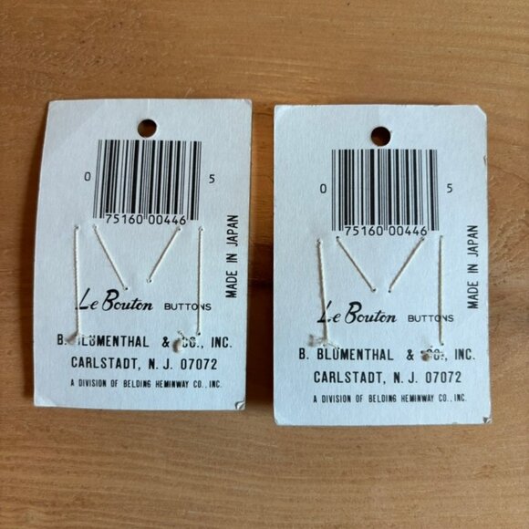 Vintage Le Bouton yellow shank buttons on their original cards. Set of two. - Picture 5 of 6